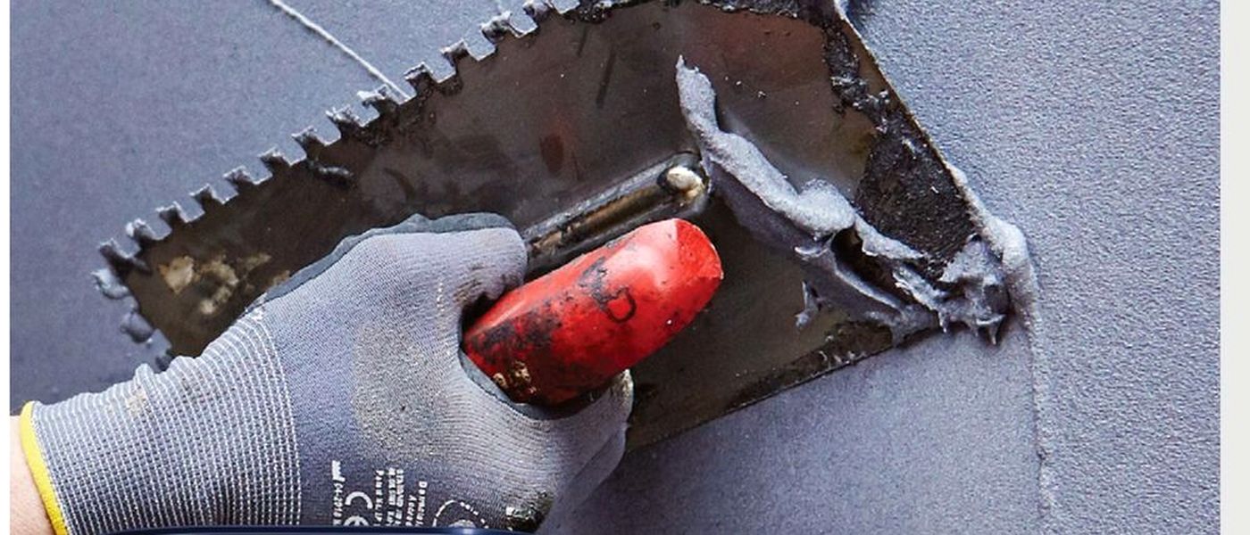 Trowel application of a mineral waterproofing coating